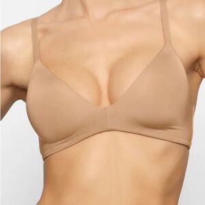 NWT SKIMS Wireless form T-shirt bra 34DD